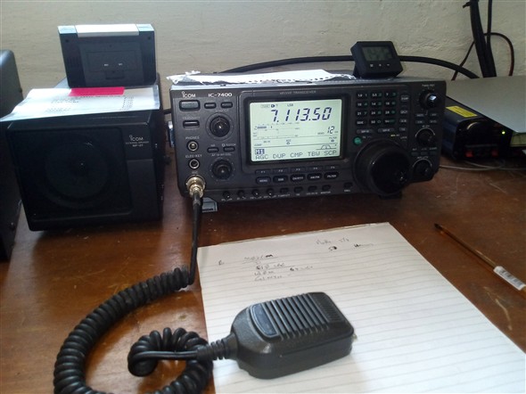 Photo:The radio station's Icom HF radio transceiver tuned to 7.113.50 MHz on the 40 metre band.