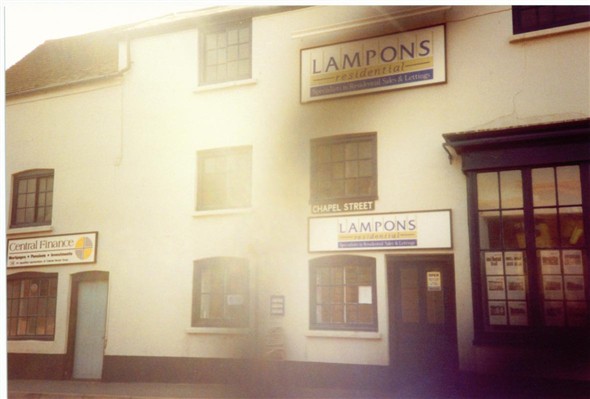 Photo:LAMPONS / CENTRAL FINANCE