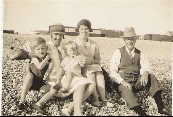 Photo: Illustrative image for the 'BERRY FAMILY ON EASTSIDE BEACH' page