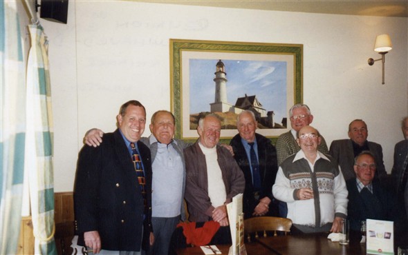 Photo:Officers' reunion 2003