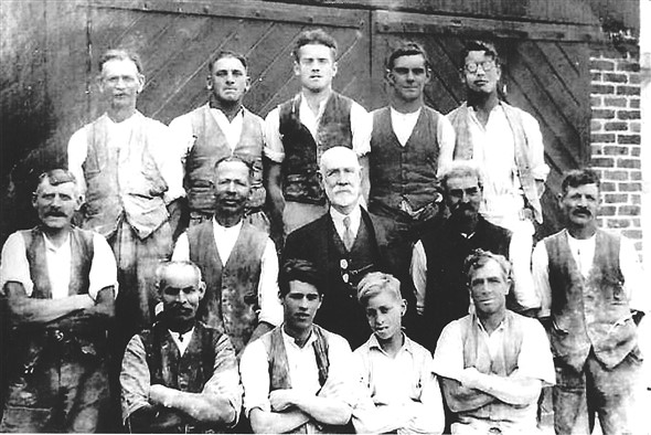 Photo:Colegate and Gray workers 1932