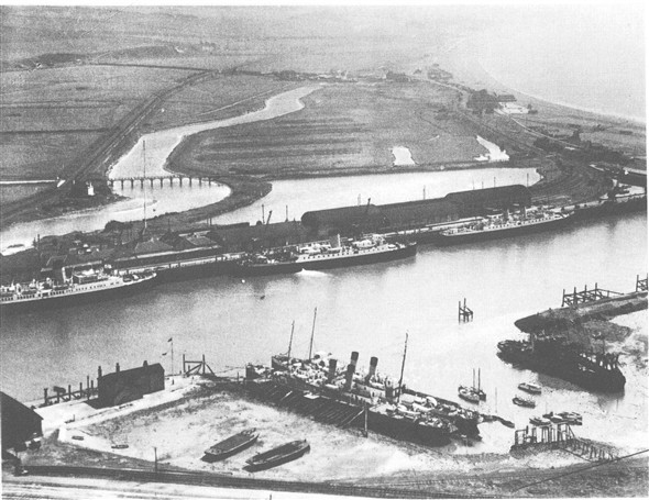 Photo: Illustrative image for the 'AERIAL VIEW OF NEWHAVEN HARBOUR - OYSTER POND COTTAGES' page