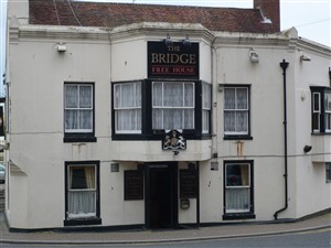 Photo:The Bridge Hotel