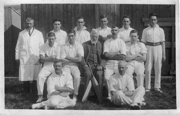Photo:South Heighton Cricket team WITHOUT HATS
