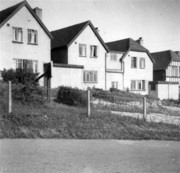 Photo:Three houses in Station Road - Demolished 1987