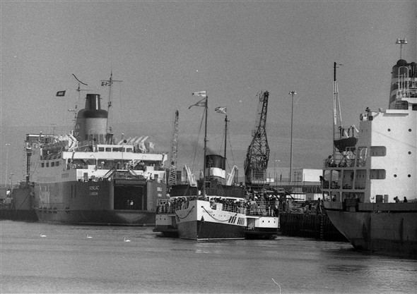 Photo:Senlac is ready to sail but has to wait for the departing Waverley, which had been shoehorned in between her and a Japanese freighter. 23/4/78