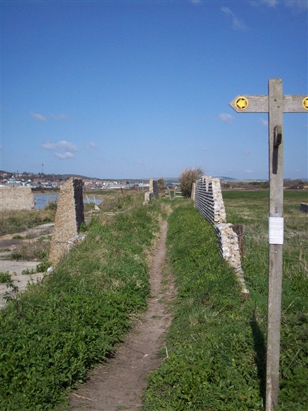Photo:FOOTPATH TO NEWHAVEN