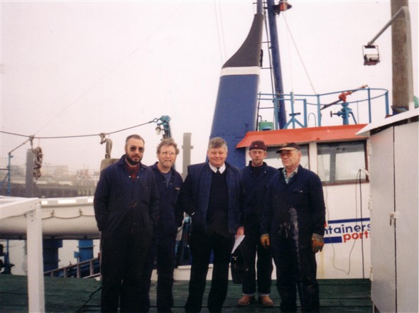 Photo:The Final crew picture a matter of days before decommissioning from Sea containers. pic taken 17th. Jan 2000