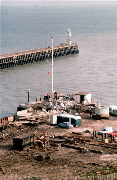 Photo:The second picture shows the end result. Note the former East Pier lighthouse in the background, now also replaced by a modern light.
