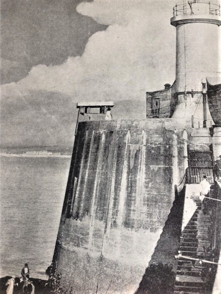 Photo: Illustrative image for the 'BREAKWATER END AND LIGHTHOUSE' page