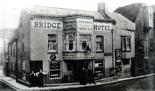 Photo:Bridge Hotel, now altered somewhat