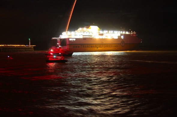 Photo:The ferry leaves and the lifeboat shoots up a flare