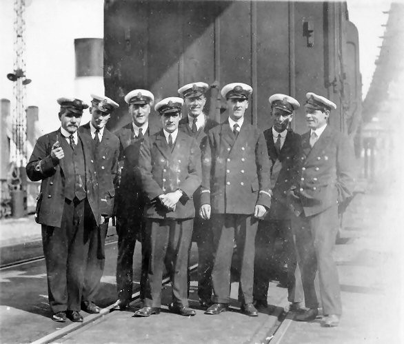 Photo:Newhaven Customs Officers