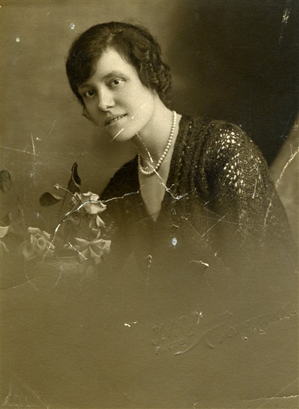 Photo:Mary "Dollie" Elizabeth Allen, Hackney, London, September 1924