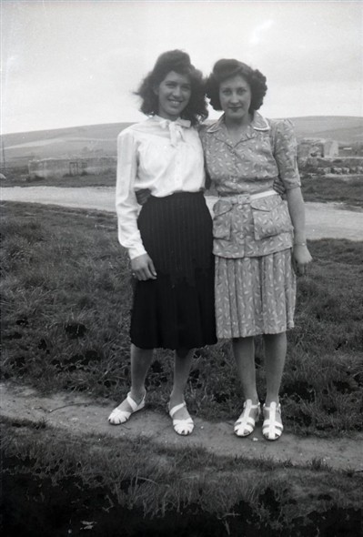 Photo:Peggy Vinall (then Saunders) & Marcia Stapley (daughter of Mrs Warnes) probably late 1940s [Denton Island behind]