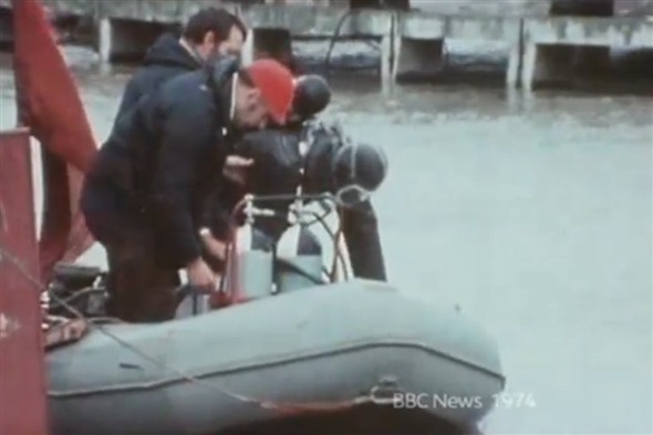 Photo:Searching for Lord Lucan in Newhaven Harbour - 1974
