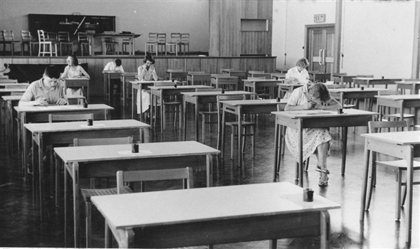 Photo:Photo 07 Must have been an easy exam, most of them finished early, whereas the girl at the back with glasses looks to be completely at a loss.