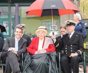 Photo:Dame Vera Lynn takes central place at the Fort