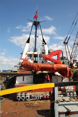 Photo:View from the after deck, showing the crane, Y Boat, towing hook and the salvage and fire pump connections.